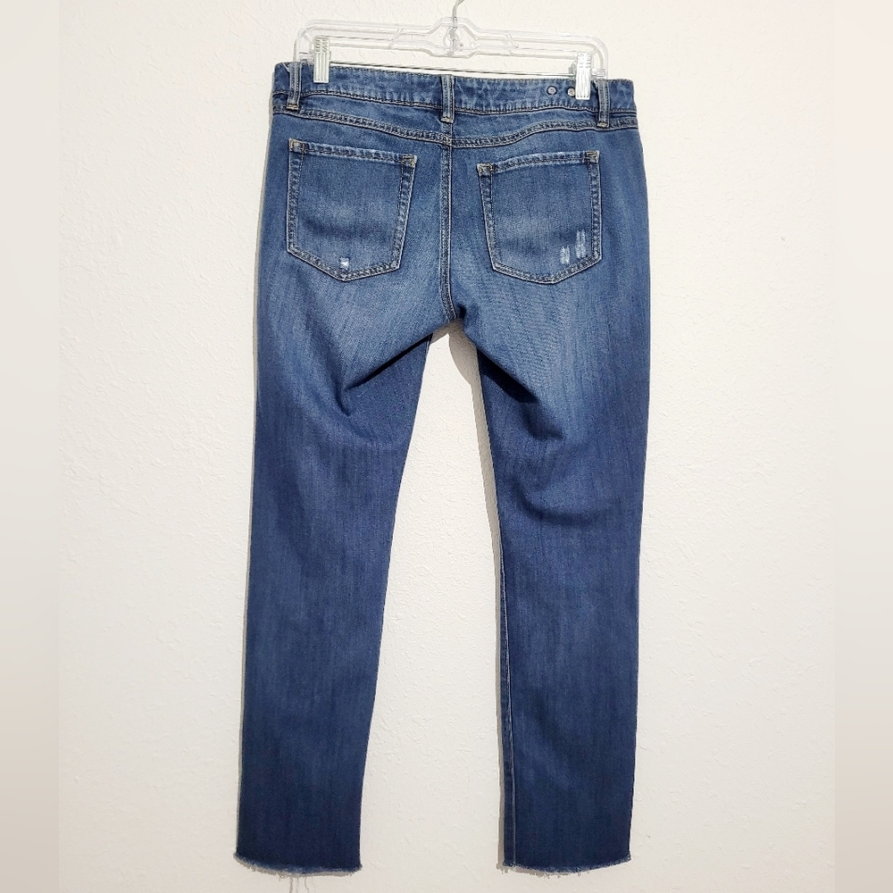 Cabi Boyfriend Jeans Womens Size 6 Distressed Raw Hem Stretch Denim Medium Wash - Picture 4 of 14